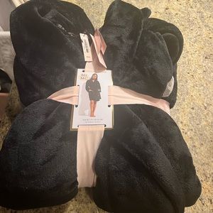 NWT Victoria Secret Plush  Robe